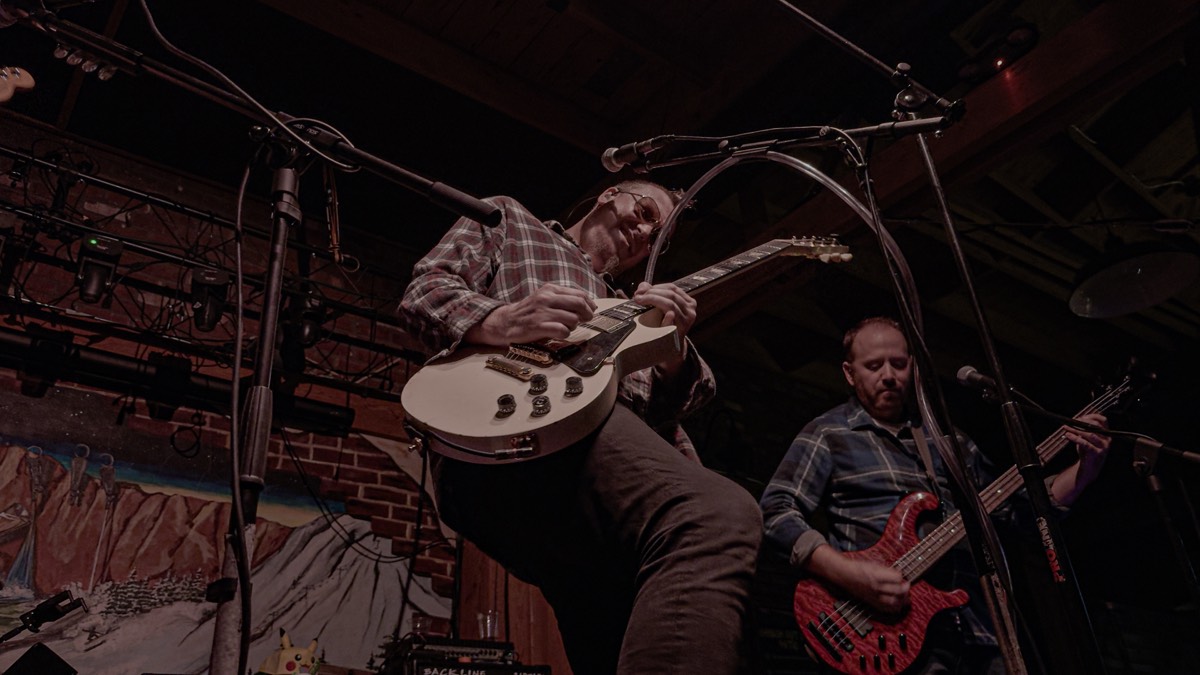 That 90s Band instrumental jam mid-show